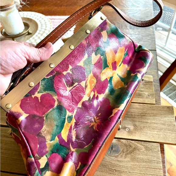 Patricia Nash Ferrara Floral Leather Shoulder Bag with metal clasp - Picture 10 of 16